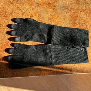 Scroll On Knit Gloves